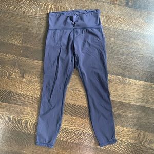 Cropped Navy LuluLemon leggings with mesh siding